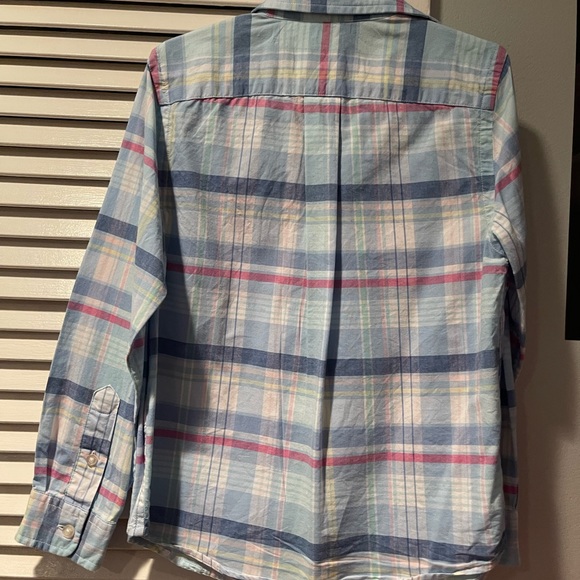 Boy size 5 Vineyard Vines Button Down - Picture 2 of 3